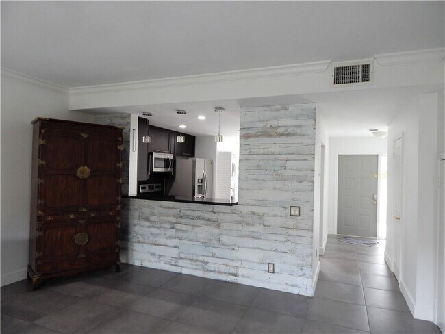 Foto del edificio - 2381 NE 14th Street Causeway