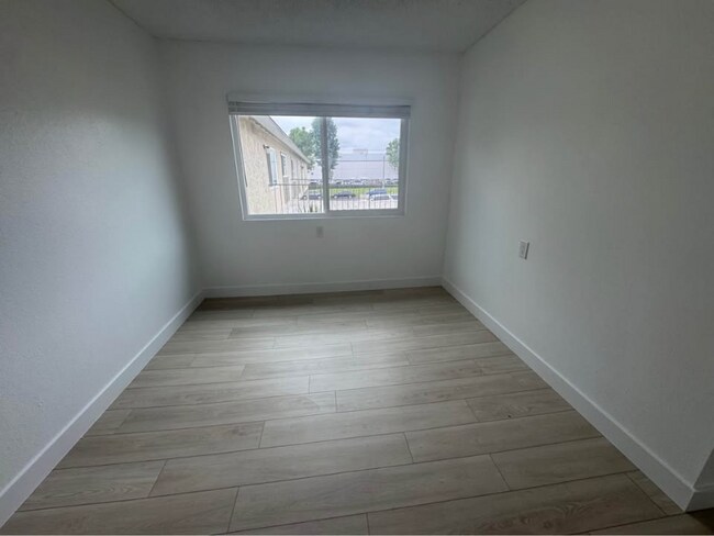 Building Photo - 5776 Rostrata Ave