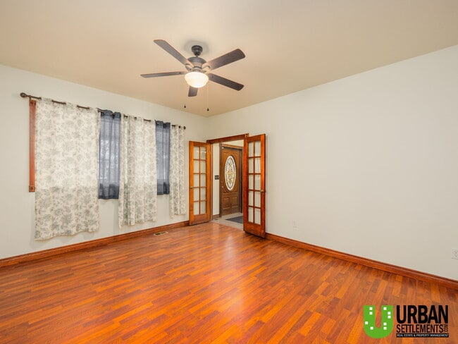 Building Photo - 1511 W Gardner Ave