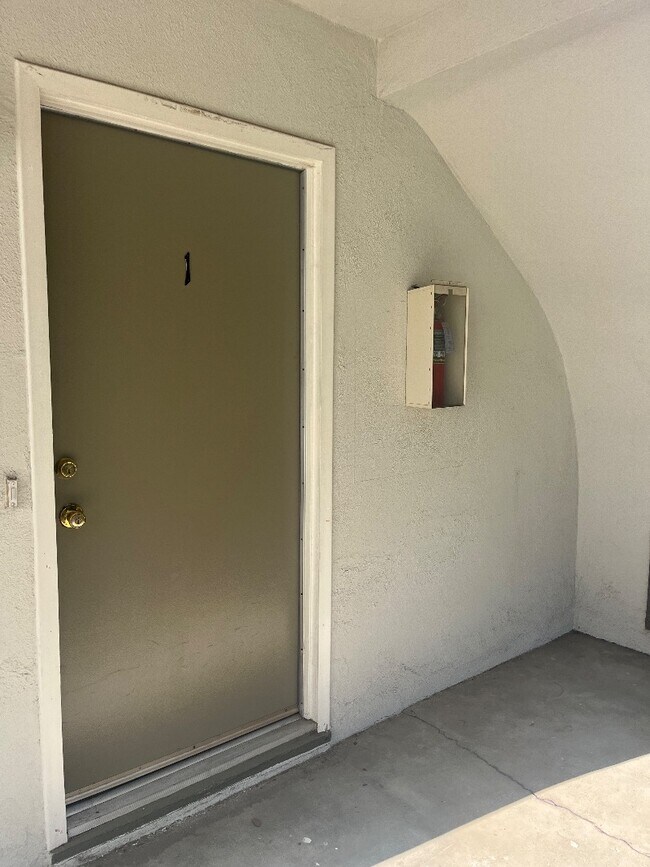 Building Photo - 1840 Colonia Pl