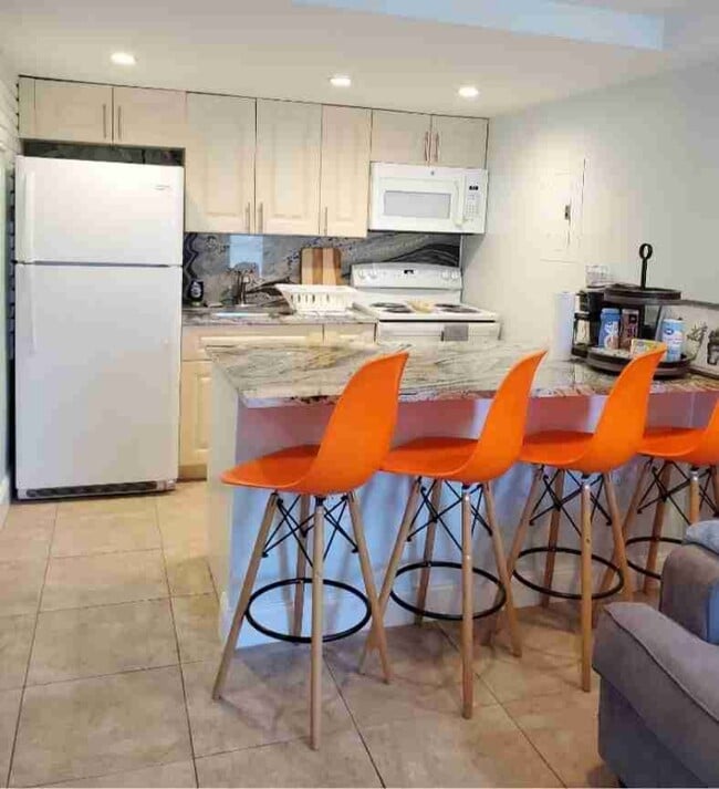 Photo - 700 SE 14th Ct (Fort Lauderdale, FL) Apartment
