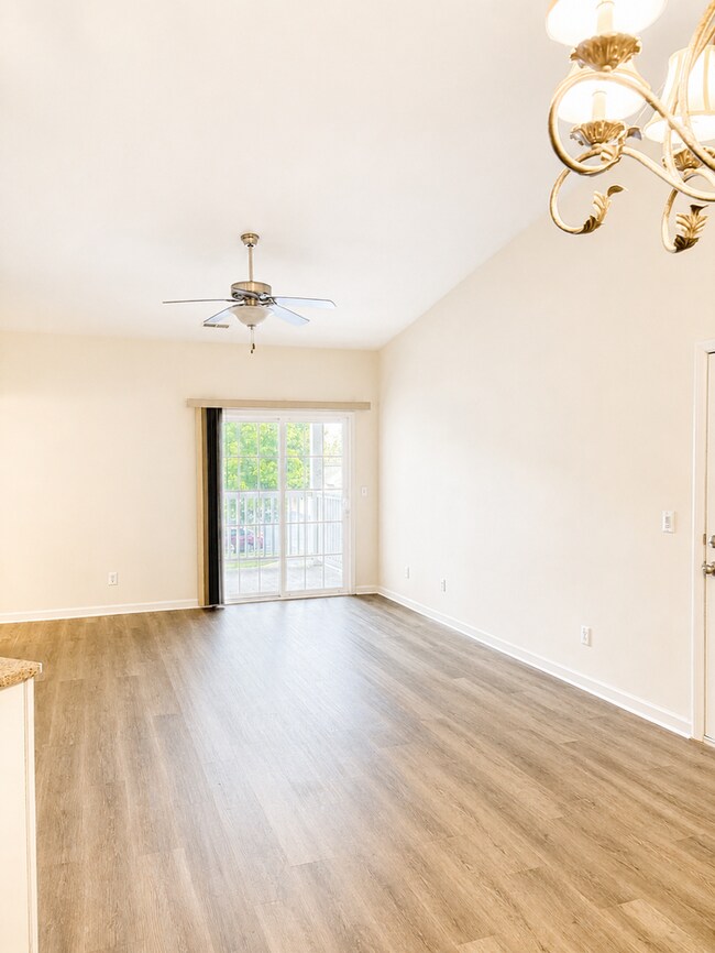 Foto del edificio - 6431 Brookfield Ct Dr