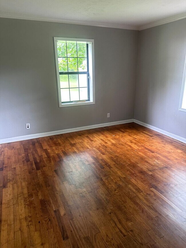 Building Photo - 4 Bedroom Single Family Home in Bolivar