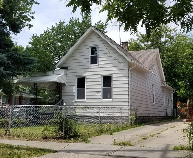 Foto del edificio - Clark/Fulton - 4 bed/1 bath - Single Famil...