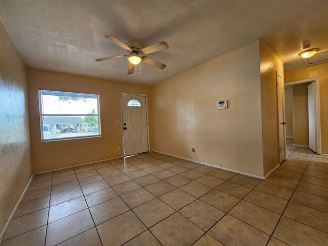 Foto del edificio - Amazing 4 bedroom 2 bath in Lakeland, FL