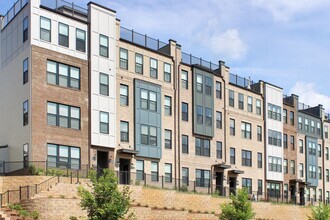 Building Photo - 670 Noush Ct