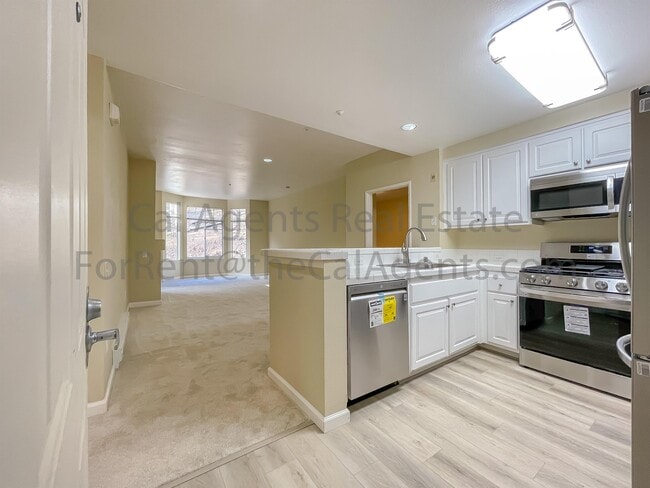 Photo - 260 Caldecott Ln Townhome