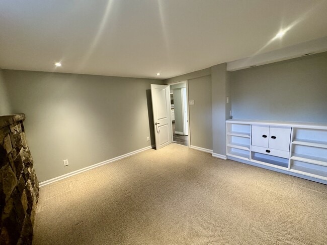 Building Photo - 1503 Lepage Ave