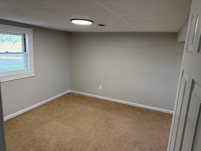 Building Photo - 104 IL-84