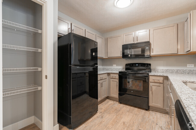 2BR, 2BA - 1090SF - Kitchen - Rivers Edge Residences