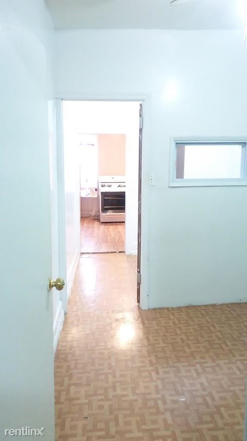 Foto del edificio - 242 Montrose Ave