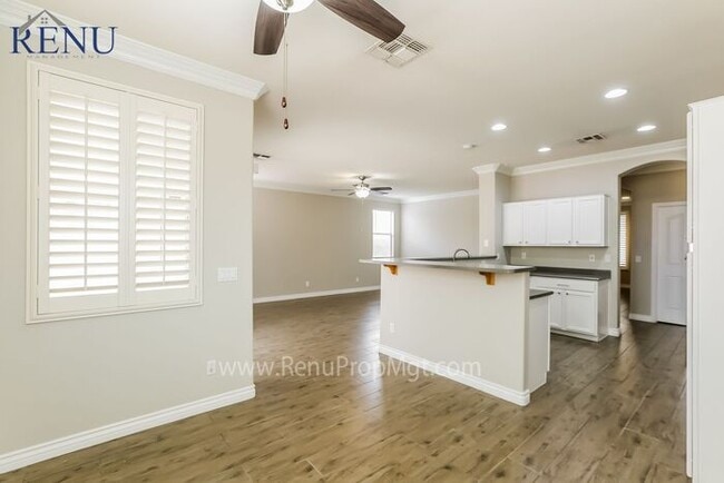 Building Photo - Available Now! Single Story 3 Bed, 2 Bath ...