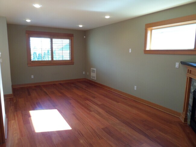 Foto del edificio - GREAT NEW PRICE! Fantastic 3 Bedroom Home ...