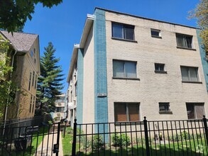 Building Photo - 4746 N Paulina St