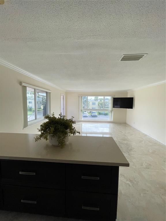 Foto del edificio - 2753 NE 28th St
