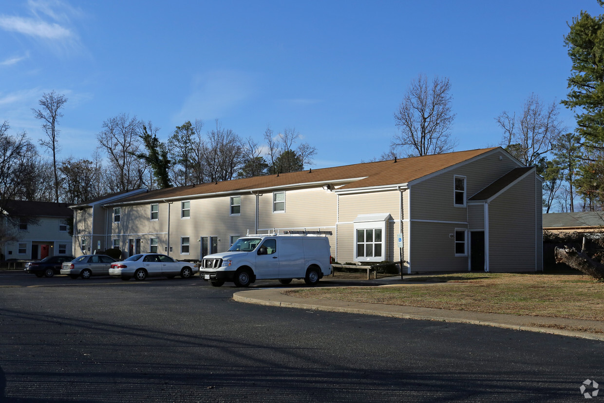 Primary Photo - Delmont Plaza Apartments