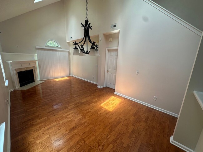 Building Photo - 518 Auburn Square Dr