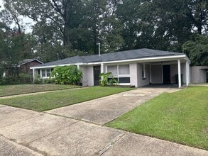 Building Photo - 2739 Green Oaks Dr