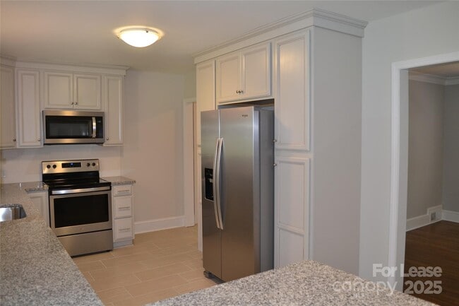 Building Photo - 3313 Woodwardia Dr