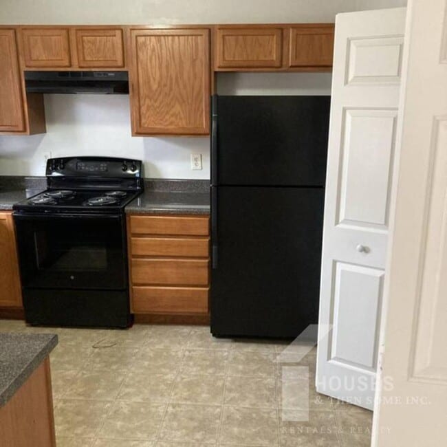 Foto del edificio - 18 Whitethorn Ln