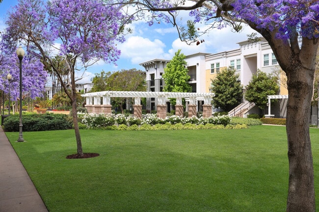 Building Photo - Serenade at RiverPark