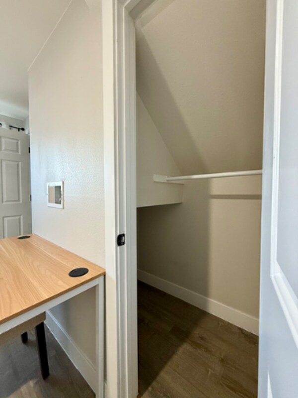 Foto del edificio - 9989 Dodge Dr