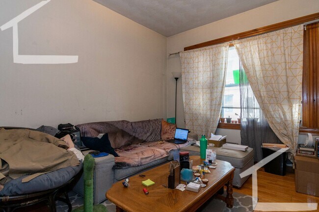 Foto del edificio - Oak Square 2 bed with porch!  Big rooms!