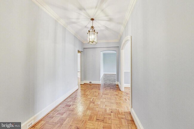 Foto del edificio - 3900 Cathedral Ave NW