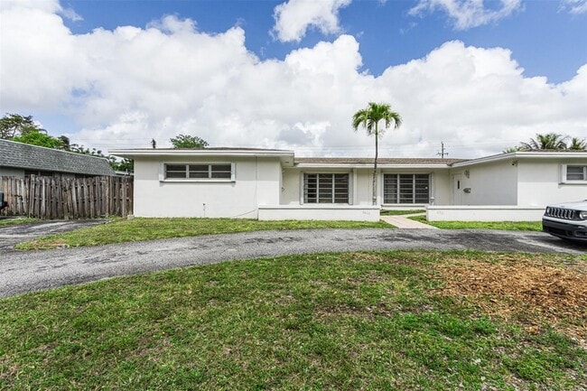 Building Photo - 6821-6825 NW 11th Place Unit 6825
