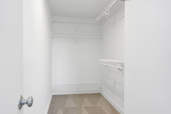 Building Photo - 5 Stonehill Dr