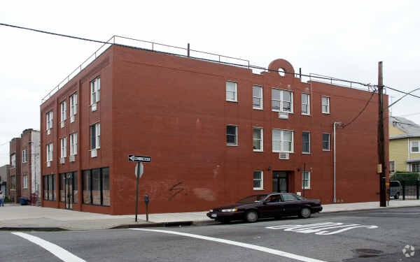 Primary Photo - 79-83 Avenue U