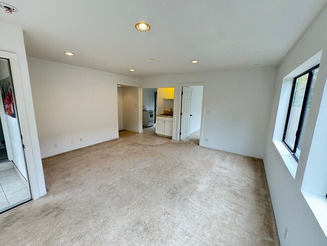 Building Photo - Spacious 1-Bedroom in the Heart of Wahiawa