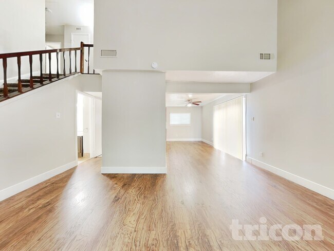 Foto del edificio - 3702 Deerbrook Dr