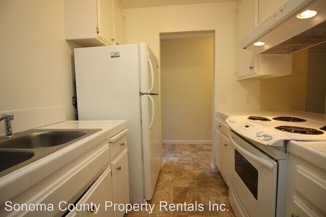 Building Photo - 2437 Bethards Dr