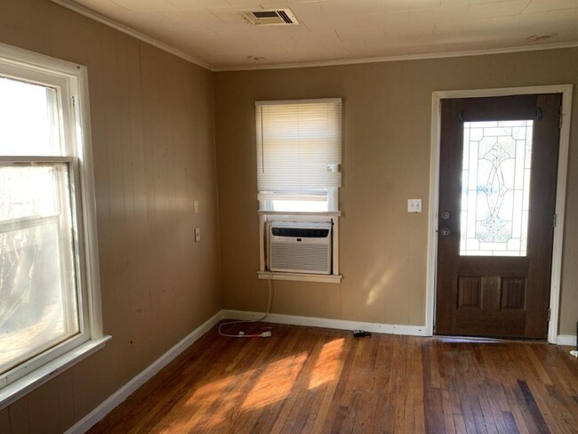 Building Photo - 1224 Delaware