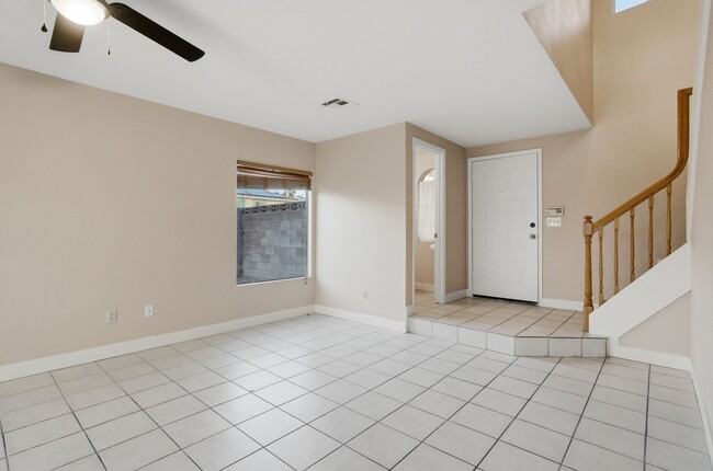 Foto del edificio - Beautiful 4 Bedroom Home with a Pool in Whitney Ranch!