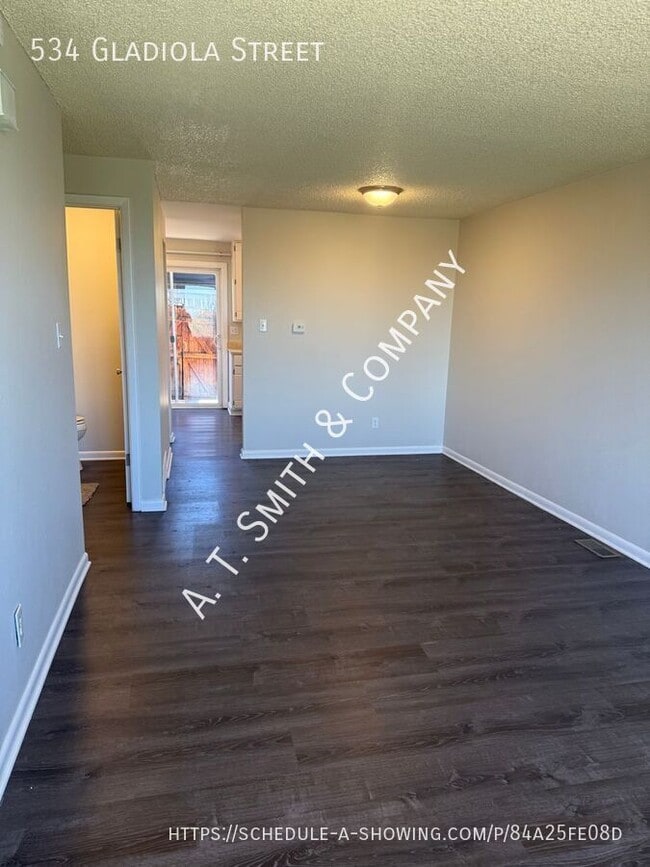 Foto del edificio - 534 Gladiola St