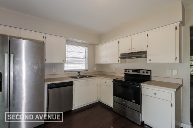 Building Photo - 3809 Pinedale St