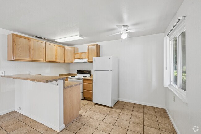 2 habitaciones, 1 baño - 800 pies cuadrados - Cocina - Comedor - Woodside Gardens Apartments