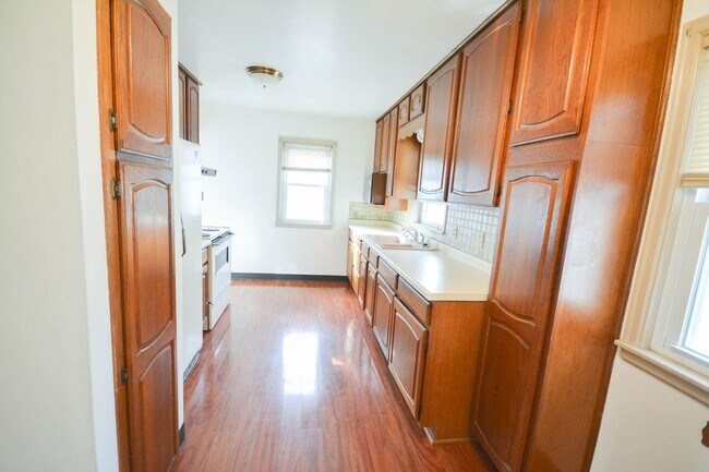 Building Photo - Great 3br home near Quarry Hill FOR RENT!