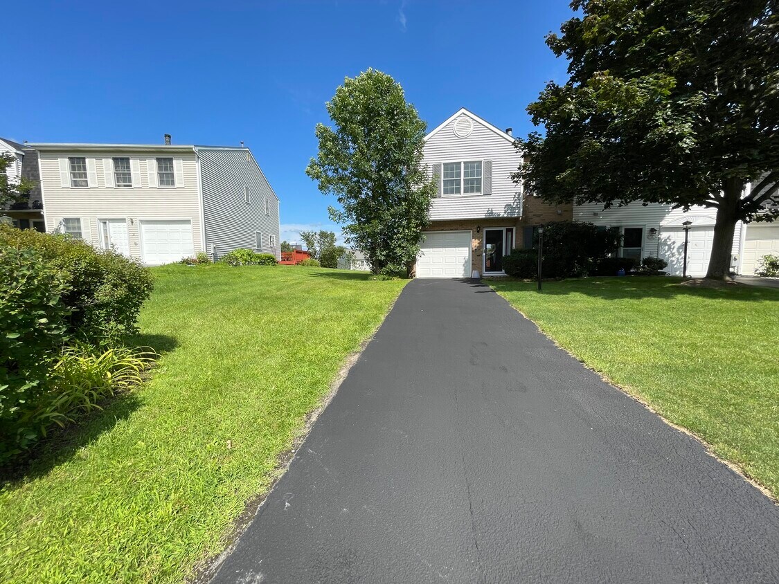 28 Bridgewood Ln, Watervliet, NY 12189 Townhome Rentals in Watervliet