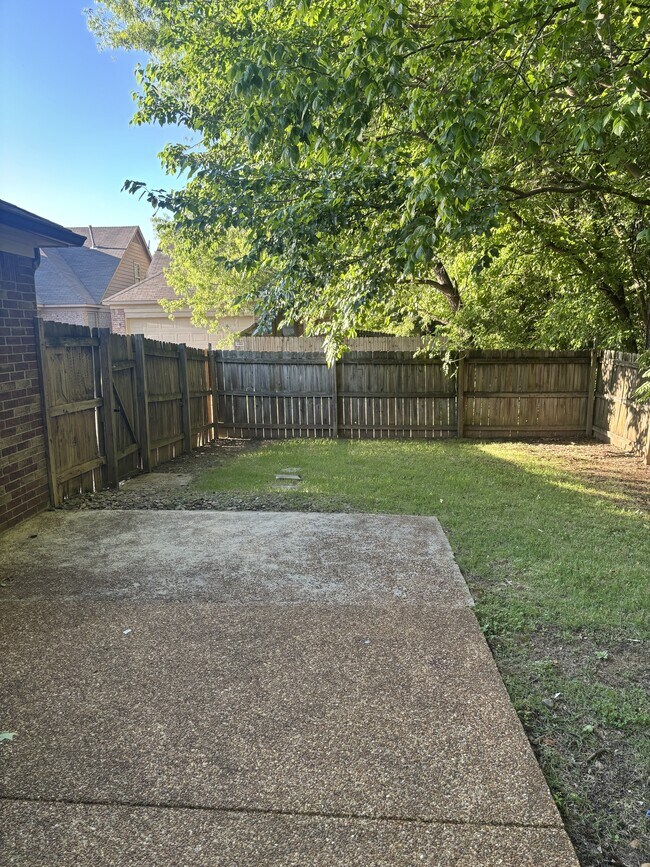 Building Photo - 7412 Brentlawn Dr