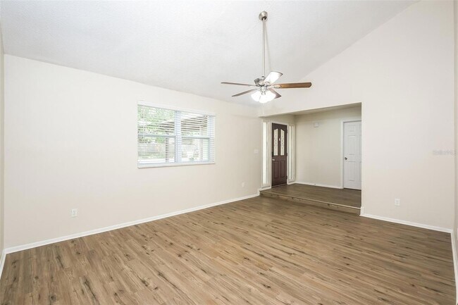 Building Photo - 966 Windsong Cir