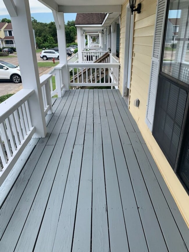 Building Photo - This charming 3-bed, 2.5-bath townhome is ...