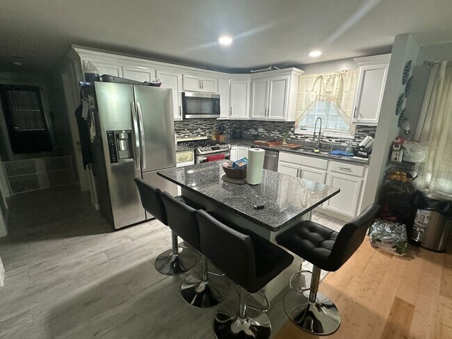 Building Photo - 185B Park St