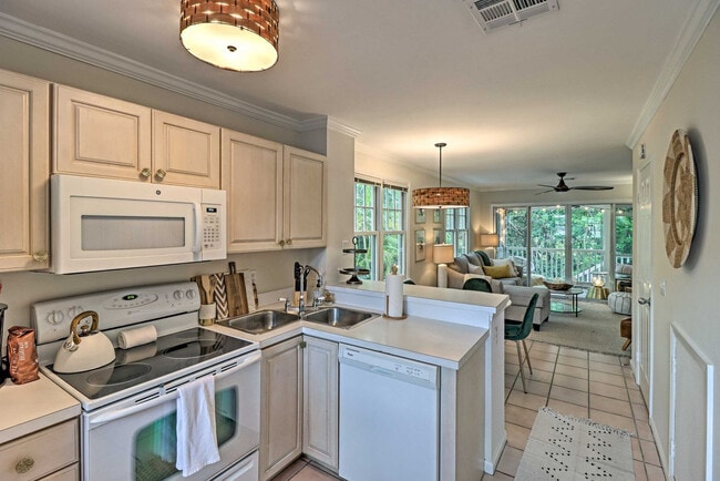 Building Photo - 169 Golf Club Dr