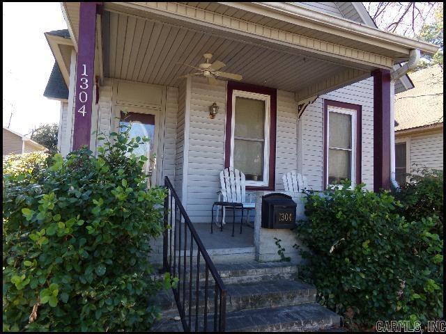 Building Photo - 1304 W 9th St