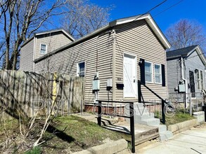 Building Photo - 616 N 28th St