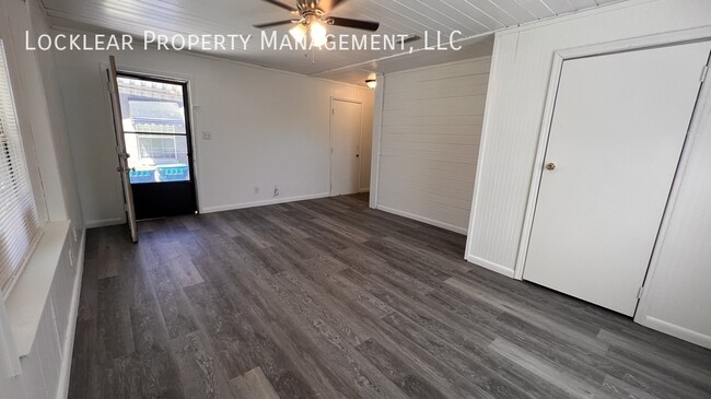 Foto del edificio - 9049 Jefferson Ave