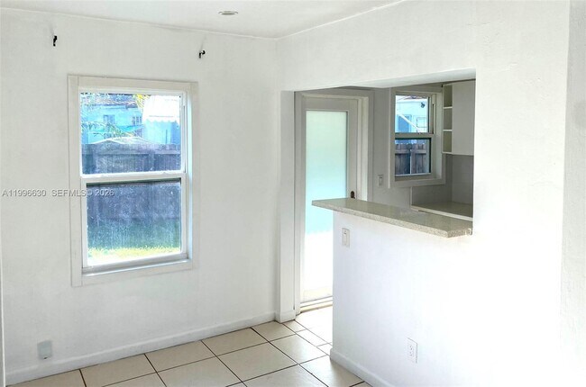 Foto del edificio - 920 NE 108th St